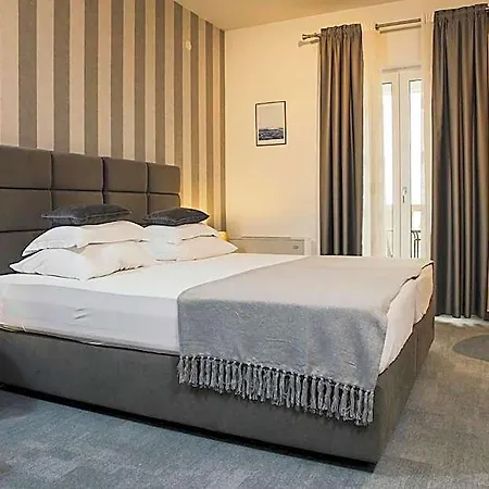 White Stone 43 Hotel